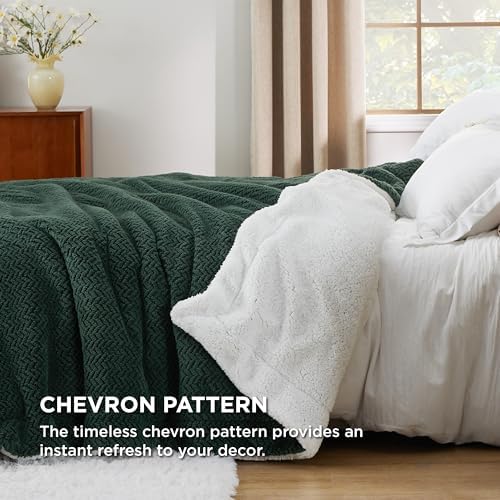 Enviohome- Sherpq Blanket for Bed - Herringbone Forest Green